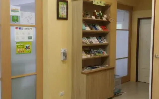 Barefoot Springs Hostel