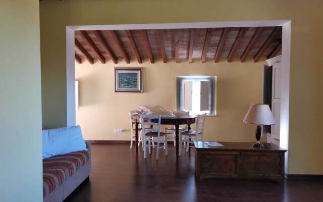 Amaranth House Rooms and Apartments