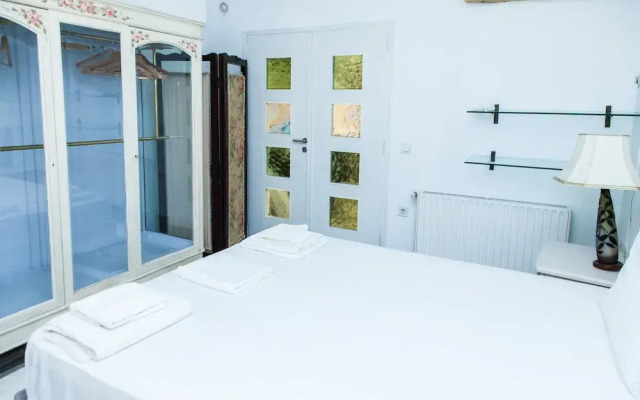 Chic Charming Central Athens Apt.
