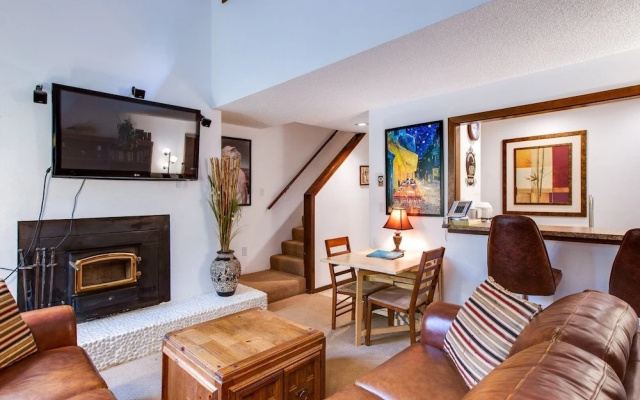 31sw - Fireplace - Wifi - Washer/dryer - Sleeps 4 2 Bedroom Home by RedAwning