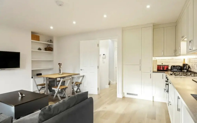 Modern, Cosy and Bright 1 Bedroom Apartment in Ealing
