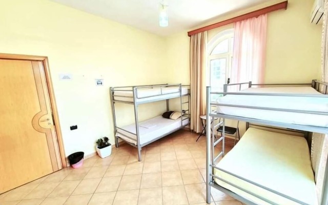 Luckyshine Hostel