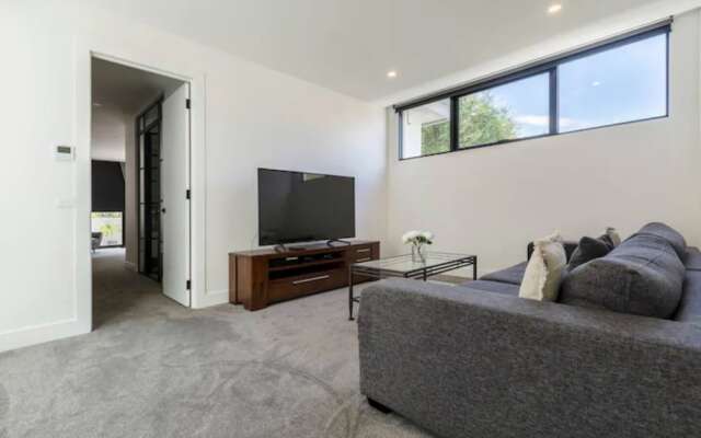 Stunning 4-bedroom House in Quiet Malvern East