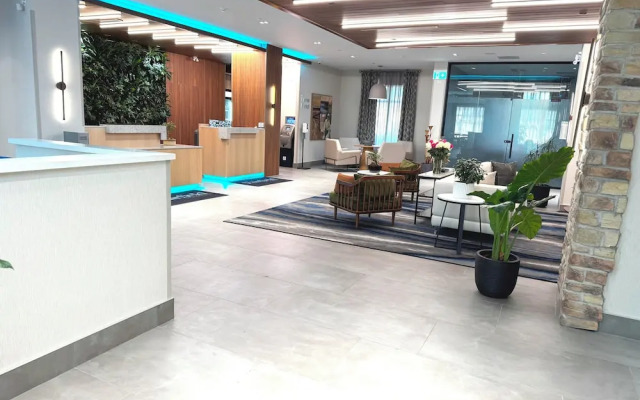 Newmarket Hotel & Suites