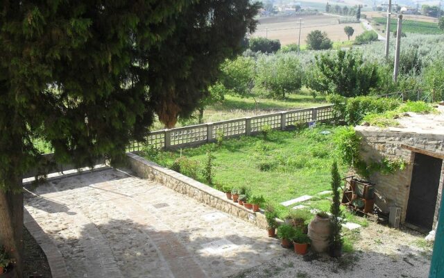 Beautiful Farmhouse with Hot Tub in Umbria