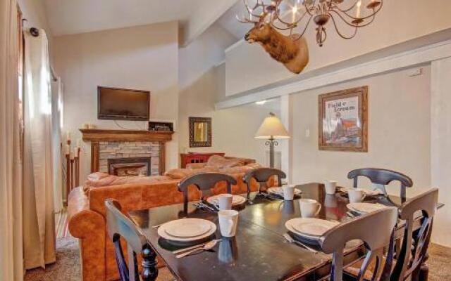 Lance'S West 7 Condominium