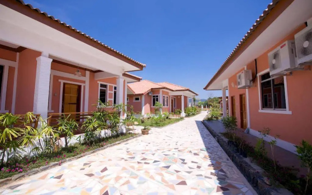 Pak Raja Villas