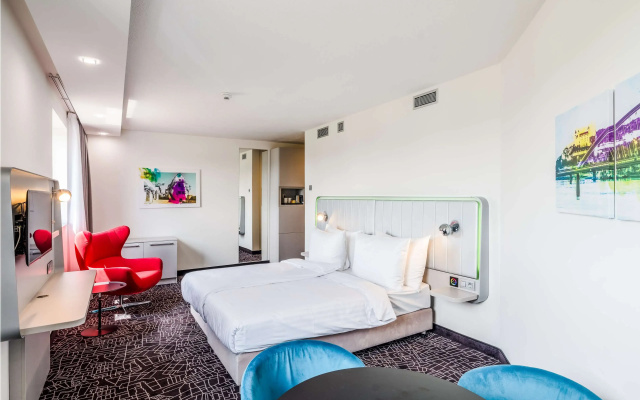 Park Inn by Radisson Danube Bratislava - Image 7