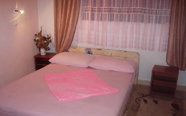Lile - Comfortable 3 Bedroom Apartment - A1