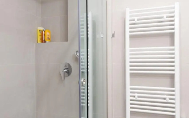 Wonderful Central Athens 2 Bedroom 2 Bath Sleeps 8