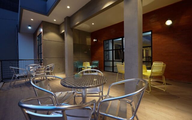 RedDoorz near Universitas Diponegoro 2