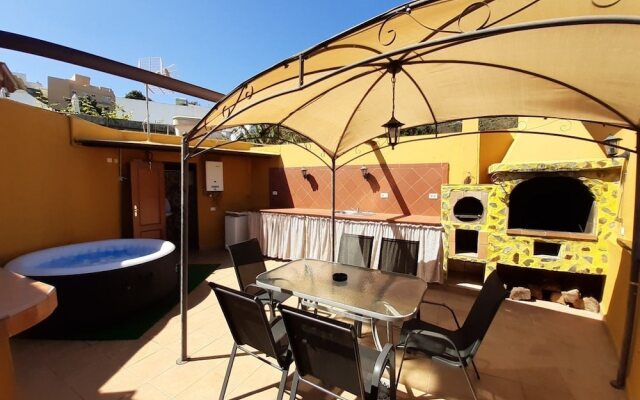 Chalet Casa Canaria con vistas y piscina