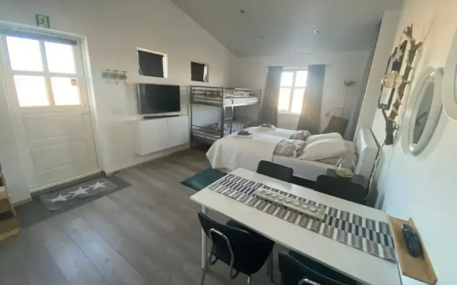 Skalarimi - Country House