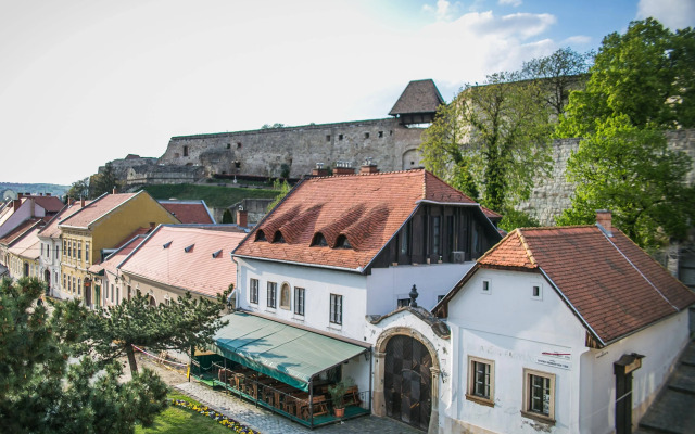 Imola Udvarhaz Hotel