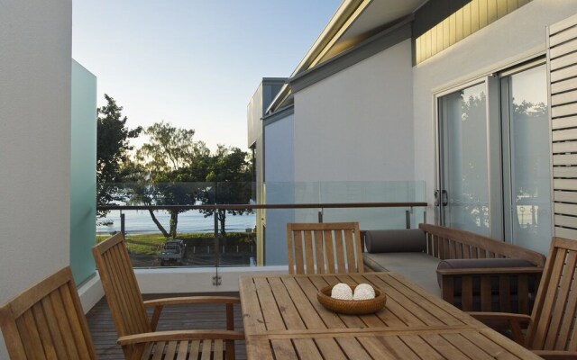 Maggies Beachfront Apt. 13