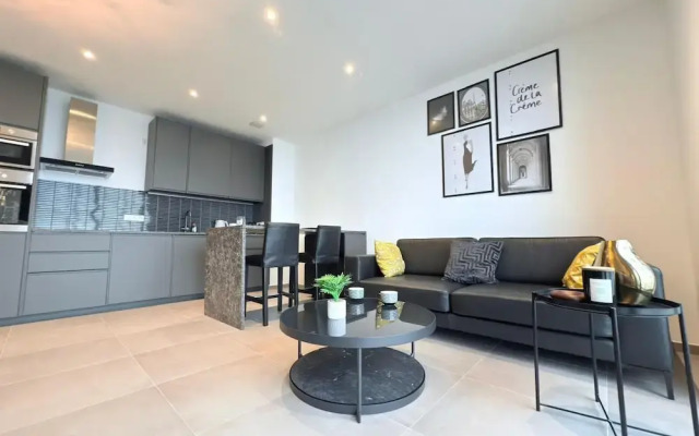 Beautiful 1 bedroom flat w terrace