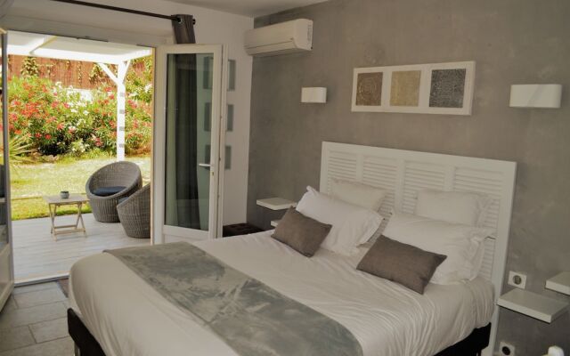 Villa La Terre Des Lauriers B&B