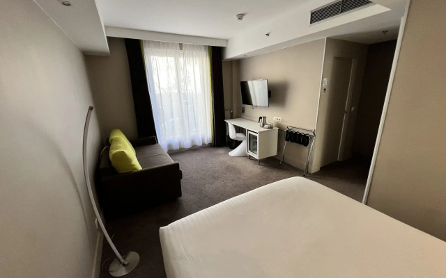 Holiday Inn Paris - Auteuil by IHG