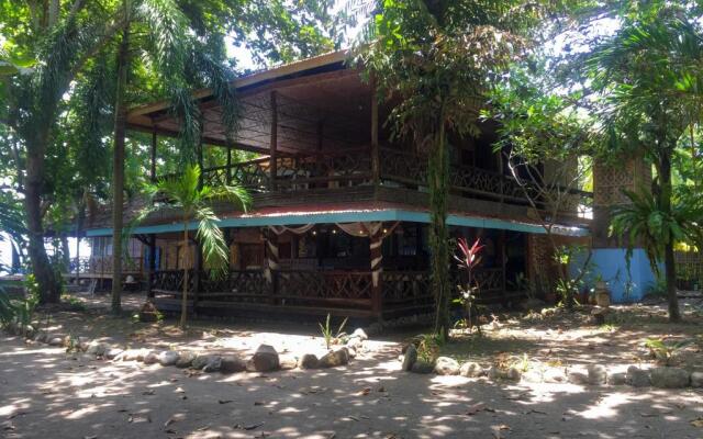 beach house resort and dive center