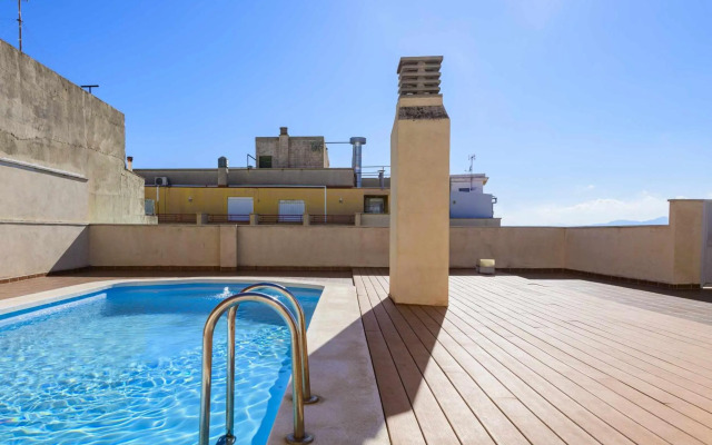 Apart Port Arenal con terraza y piscina