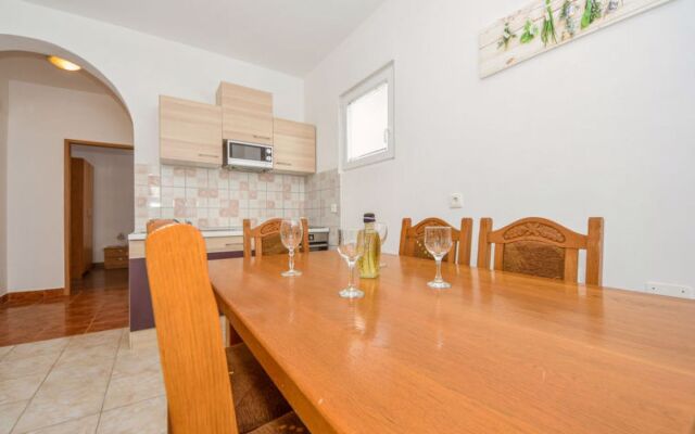 Apartment Aurora Maslenica