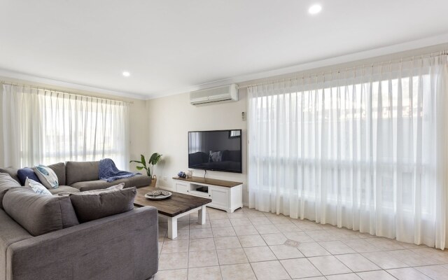 Rocky Point Road, 2/138