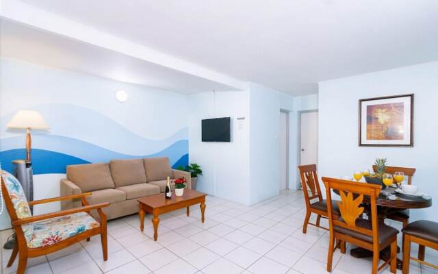 2BR 1BA Ground Level in the Heart of Aruba Pool