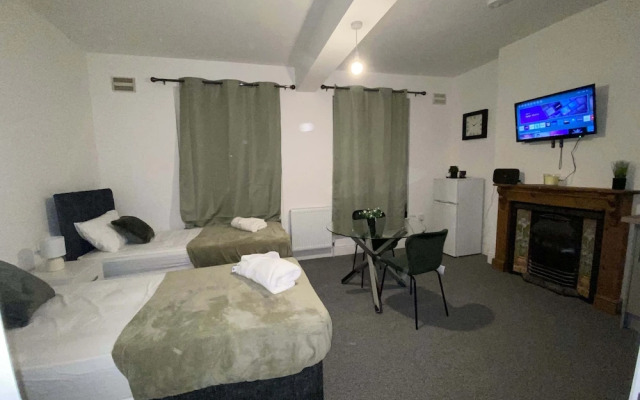 Cosy 3BD Guesthouse. Private Bathrooms