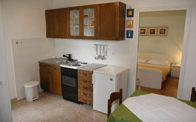 Apartments & Rooms Nada