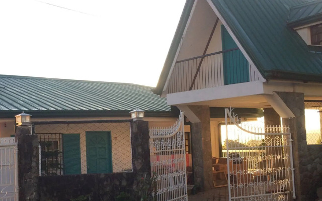 OYO 742 Blythe 888 De Jardin Transient House