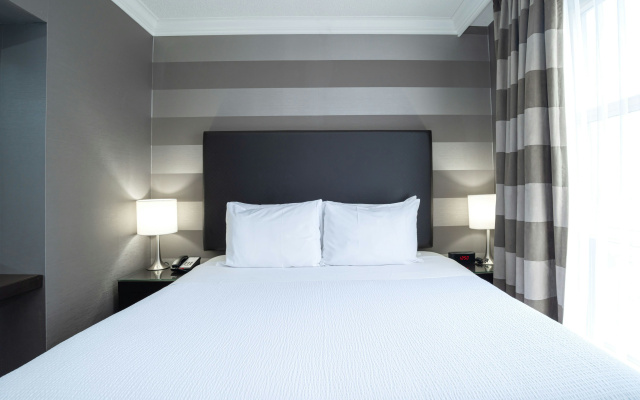 Sandman Signature Mississauga Hotel