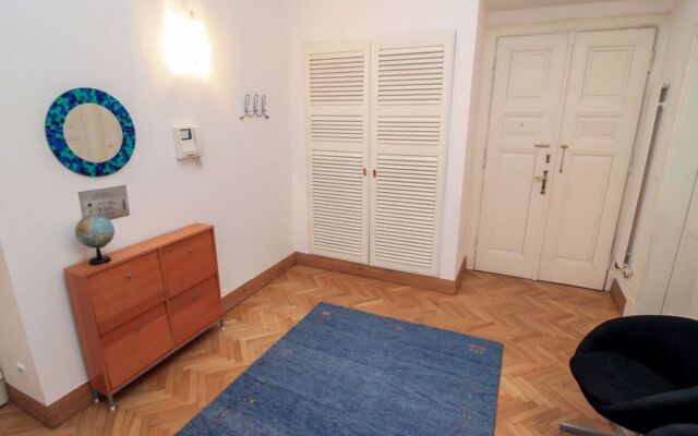Manes Apartment