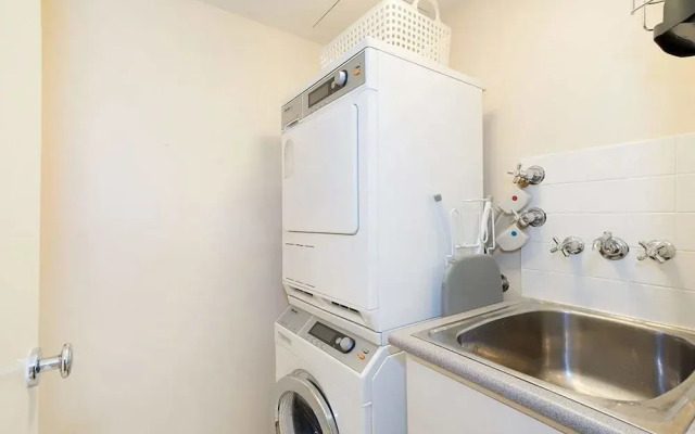 CBD Luxury Oasis, Botanical Gardens & River Views