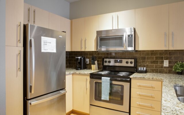 Southend 1 BR Apt with Parking by Frontdesk