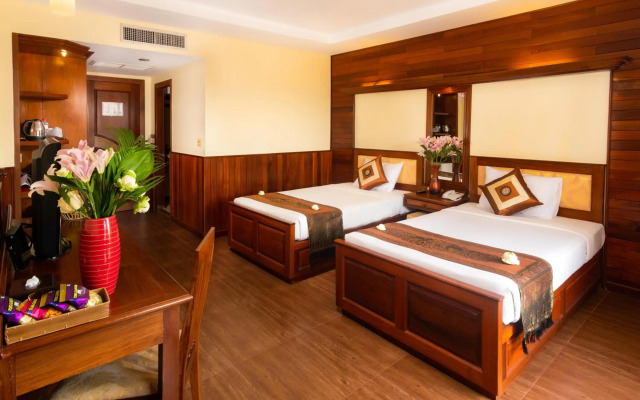 City River Hotel