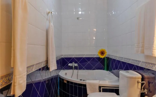 Hotel Las Palmeras by Vivere Stays