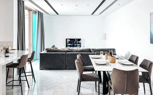 WealthyStays Skyhigh Central