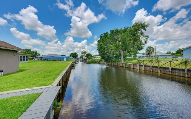Sebring Serenity: Waterfront Retreat w/ Boat Dock!