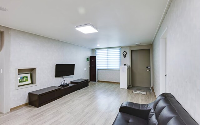 Gyeongju Hayan jip Pension