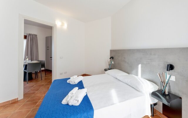 Residence with pool in Isola Rossa