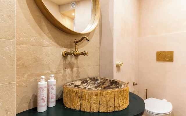 Charming Nest with Terrace by Wonderful Italy