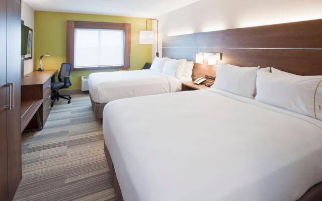 Holiday Inn Express Roseville-St. Paul, an IHG Hotel