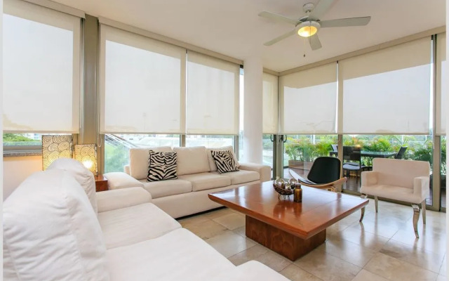 Doca 203 2 Bedroom and Jacuzzi by RedAwning