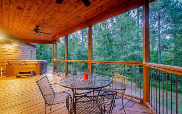 Stained Glass Hill includes Free WiFi, Parking Onsite, Private Hot Tub, and BBQ by RedAwning