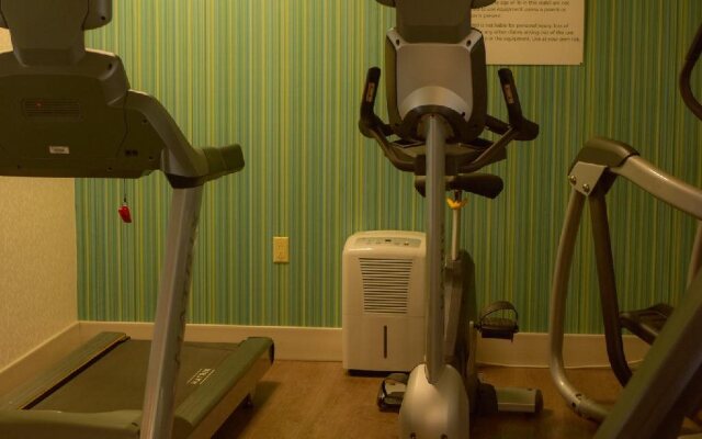 Holiday Inn Express & Suites Maryville by IHG