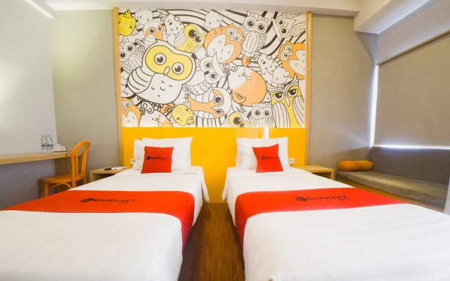 RedDoorz Apartment near Bundaran Satelit Surabaya