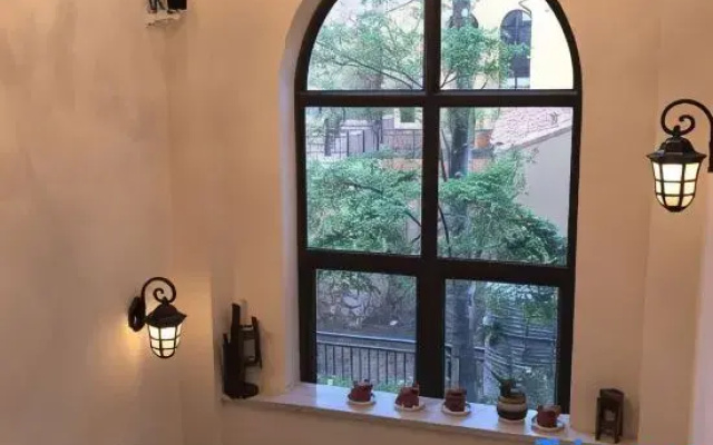 Limao Huanhai Lake View Courtyard