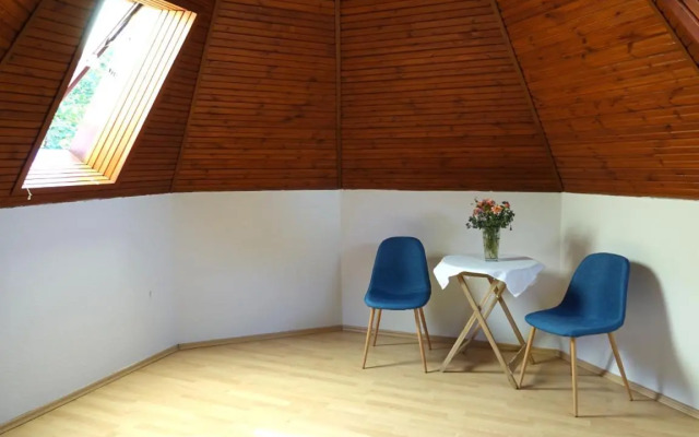 Quiet room in Budapest near airport with free parking