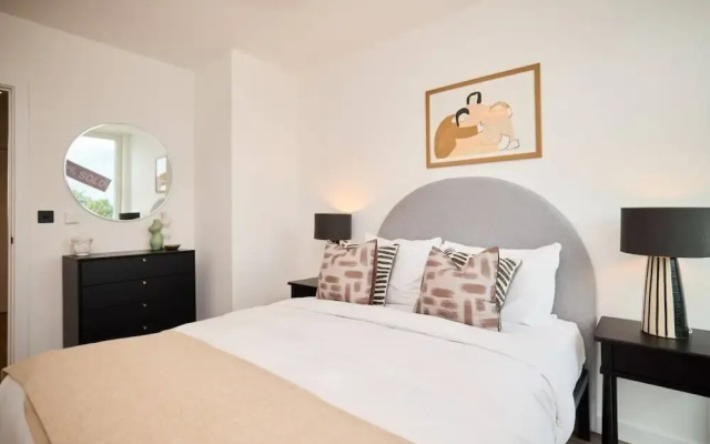 The Tottenham Wonder - Pleasing 2bdr Flat With Balcony
