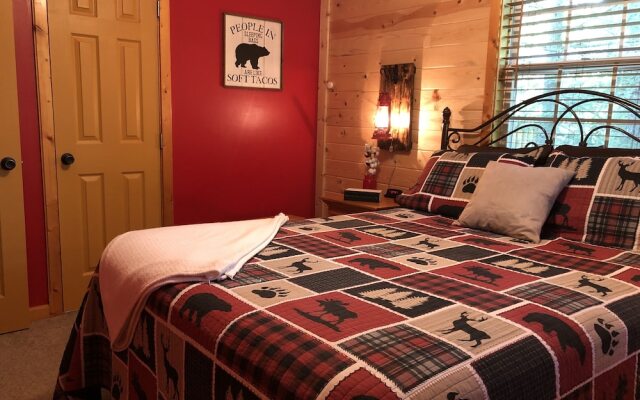 Amazing Dreams 2 Bedroom Cabin by RedAwning